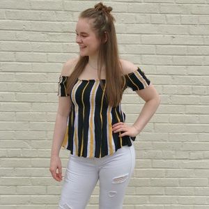 Striped Kendall and Kylie off the shoulder 🌟